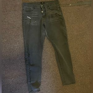 Button up stressed jeans